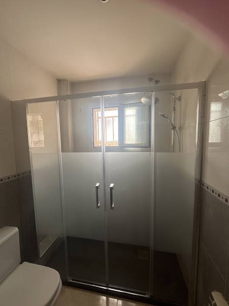 Renoveduch – Empresa de 𝐫𝐞𝐟𝐨𝐫𝐦𝐚𝐬 𝐝𝐞 𝐛𝐚𝐧̃𝐨𝐬 𝐞𝐧 𝐓𝐚𝐫𝐫𝐚𝐠𝐨𝐧𝐚